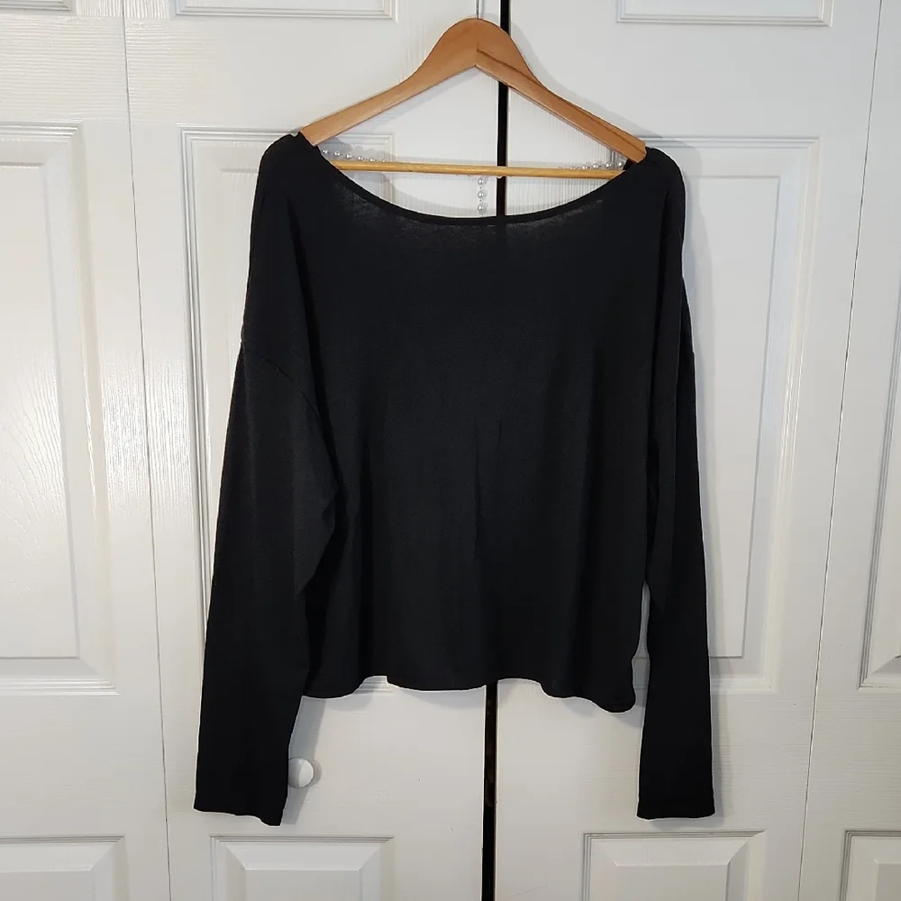 Chic Me Black Long Sleeve Top Size‎ XL Criss Cross Back With Pearls Chic Evening